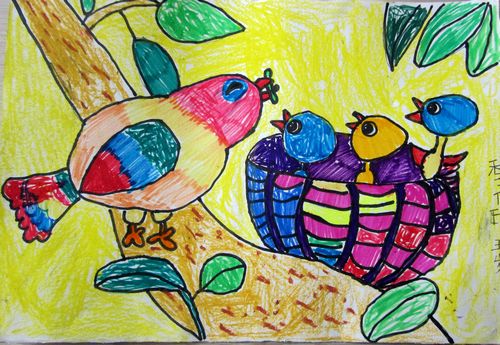 小鸟妈妈喂食儿童画作品
