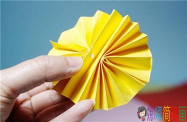 五一劳动节奖章的小手工制作方法
