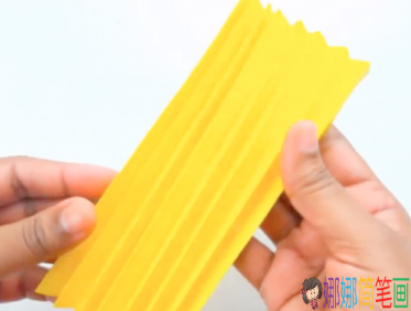 花朵剪纸挂饰制作方法五一劳动节手工小制作