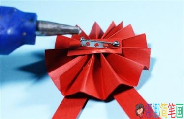 五一劳动节奖章的小手工制作方法