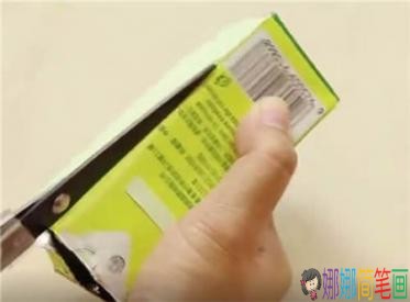 利用废弃牛奶盒手工制作玩具小车