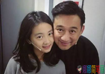 女儿8岁涂口红13岁染发 黄磊教育方式引争议