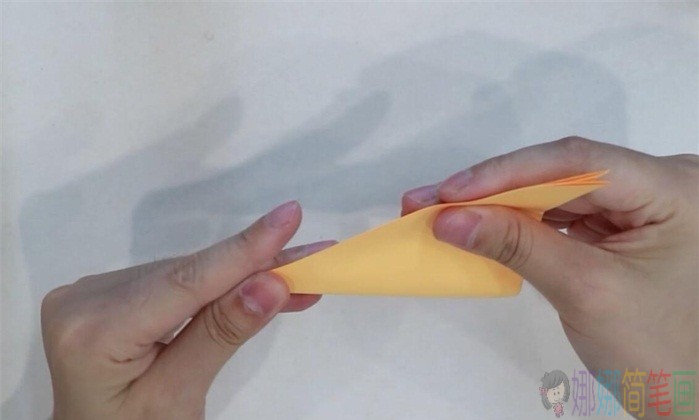圆筒帽子简单折法