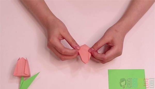 郁金香花朵手工折纸方法步骤教学