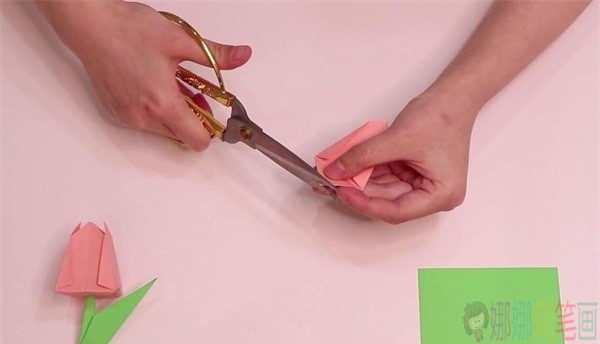 郁金香花朵手工折纸方法步骤教学