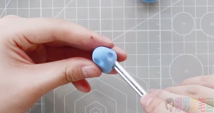 教小朋友制作手工黏土犀牛